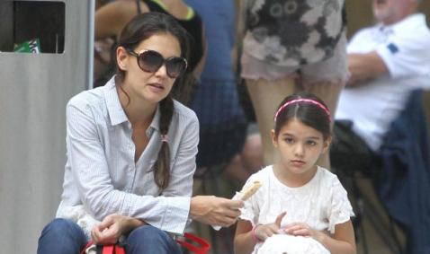 Katie holmes suri cruise august7 57 main.jpg