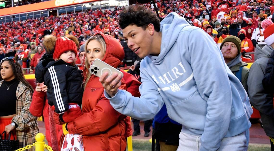 brittany mahomes sits patrick brother diss